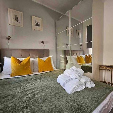 Beautiful And Spacious Flat Londra Esterno foto