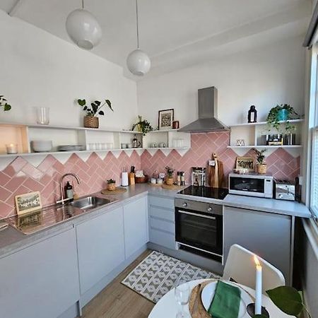 Beautiful And Spacious Flat Londra Esterno foto