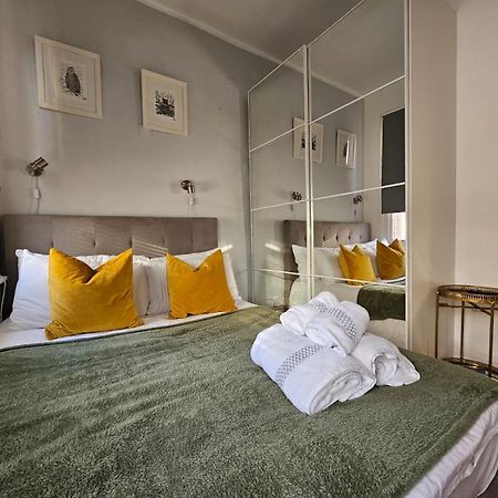 Beautiful And Spacious Flat Londra Esterno foto
