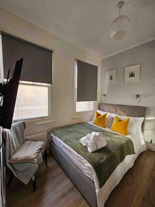 Beautiful And Spacious Flat Londra Esterno foto