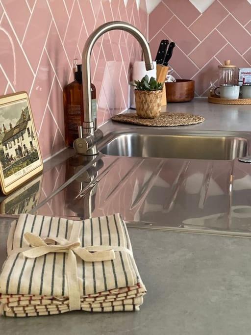 Beautiful And Spacious Flat Londra Esterno foto