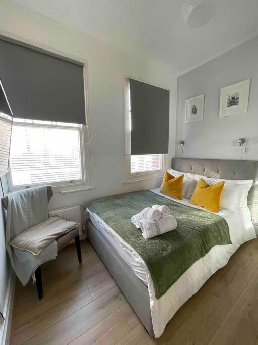 Beautiful And Spacious Flat Londra Esterno foto