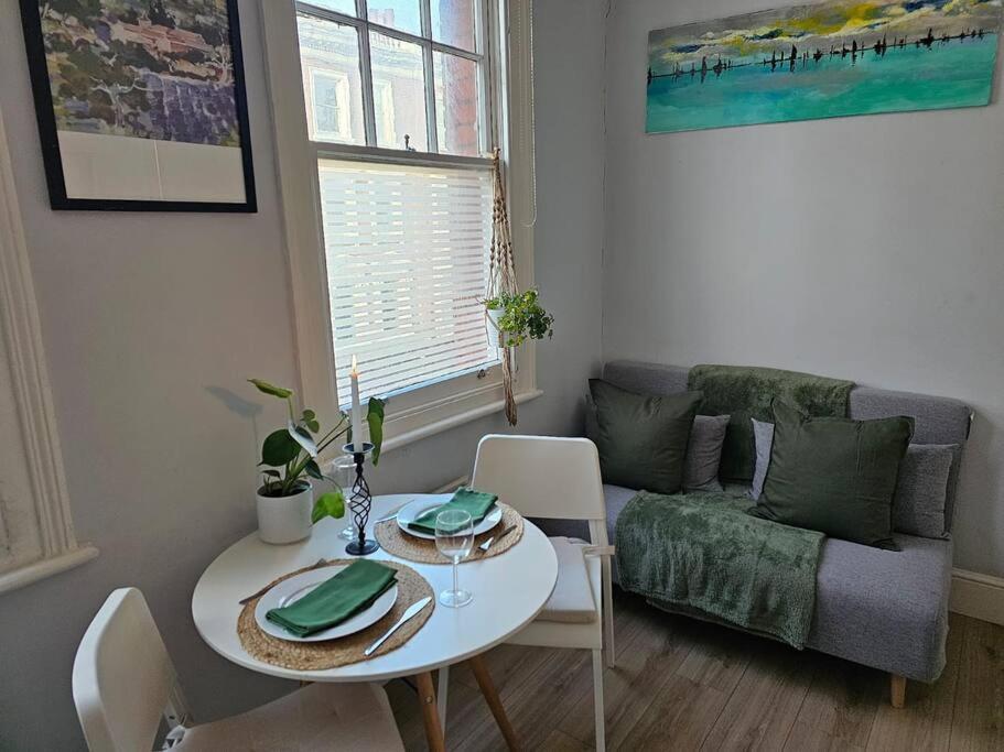 Beautiful And Spacious Flat Londra Esterno foto
