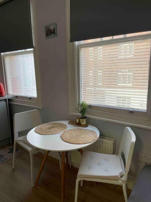 Beautiful And Spacious Flat Londra Esterno foto