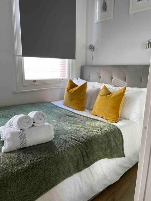 Beautiful And Spacious Flat Londra Esterno foto