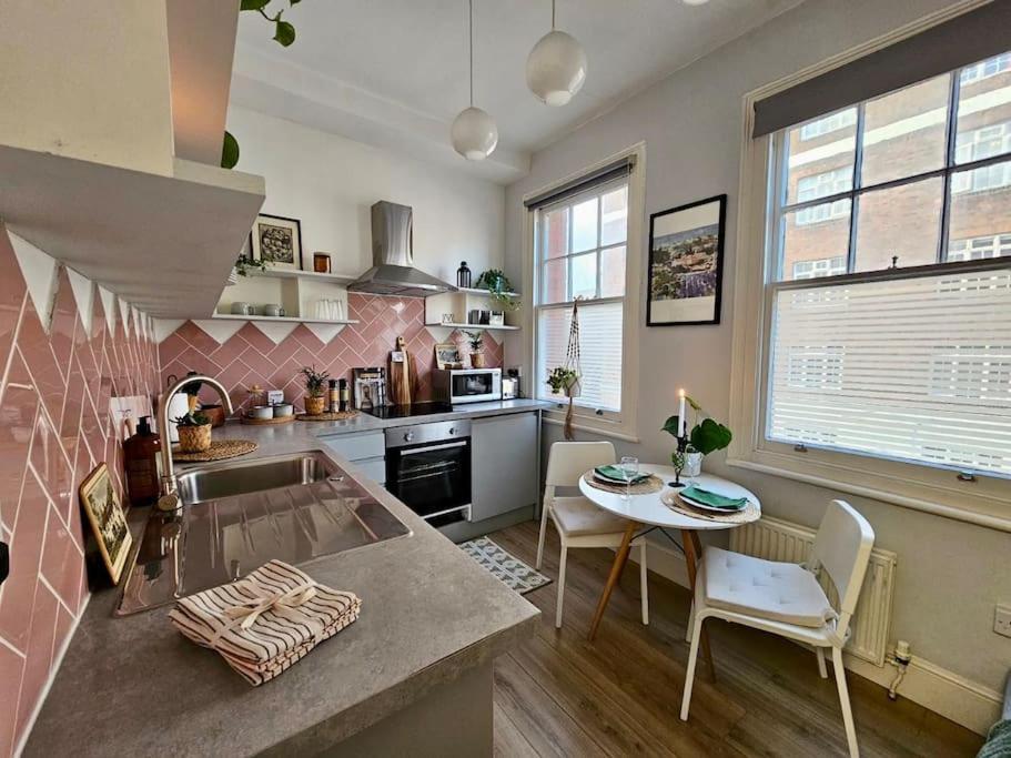 Beautiful And Spacious Flat Londra Esterno foto