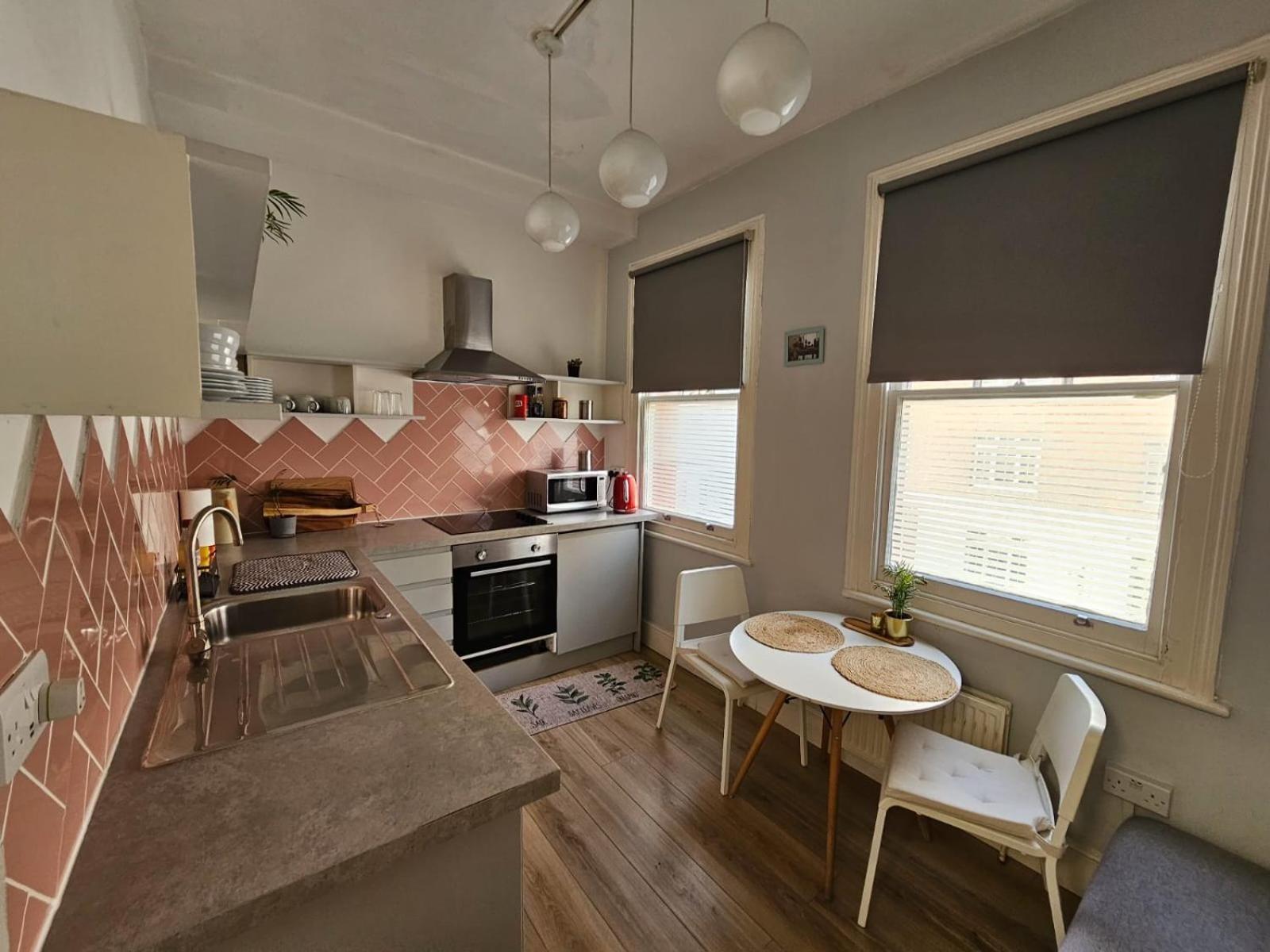 Beautiful And Spacious Flat Londra Esterno foto